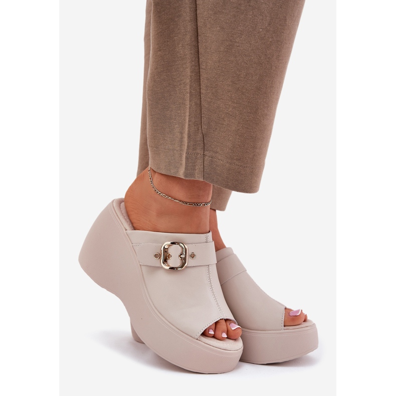Flip-flops din piele feminină pe platformă și pene cu cataramă S.Barski LR51-542 Beige bej 1