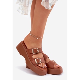 Inna Flip -flops pentru femei pe pană și platformă cu catarame de cămilă maro 1 Inna Flip -flops pentru femei pe pană și platformă cu catarame de cămilă maro 1