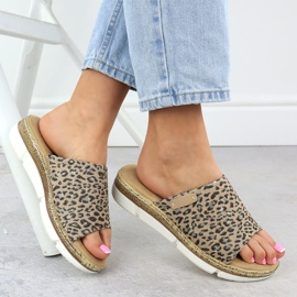 Flip -flops pentru femei pe un imprimeu leopard Jezzi 8832 bej 4