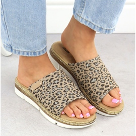 Flip -flops pentru femei pe un imprimeu leopard Jezzi 8832 bej 6