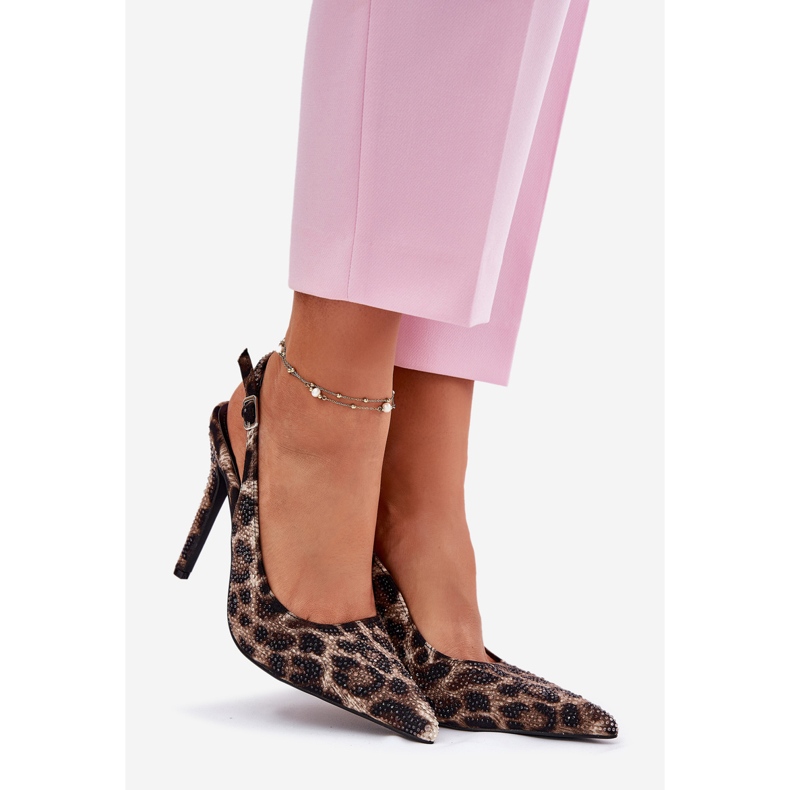 Inna Sandale decorate pe un pin bej și leopard negru 1