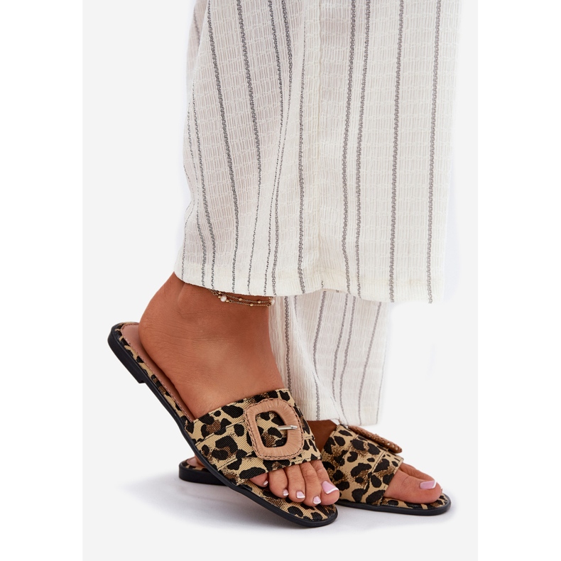 Inna Flip -flops pentru femei cu o cataramă decorativă de leopard maro 1 Inna Flip -flops pentru femei cu o cataramă decorativă de leopard maro 1