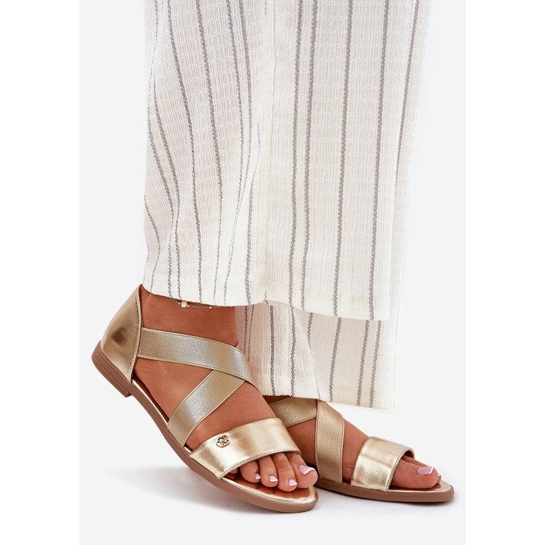 EVento Sandale plate pentru femei cu dungi aurii flexibile de aur 1