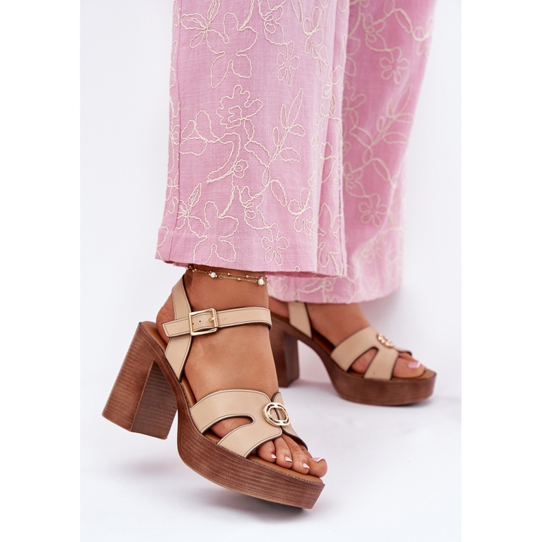 EVento Sandale pentru femei pe postare cu un decor de aur bej 2