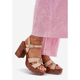 EVento Sandale pentru femei pe postare cu un decor de aur bej 1