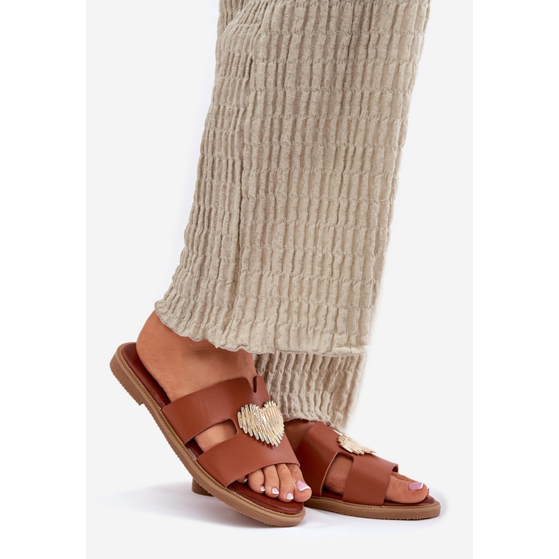 EVento Flip -flop -uri pentru femei cu lac plat cu o cămilă de decorare aurii maro 1 EVento Flip -flop -uri pentru femei cu lac plat cu o cămilă de decorare aurii maro 1