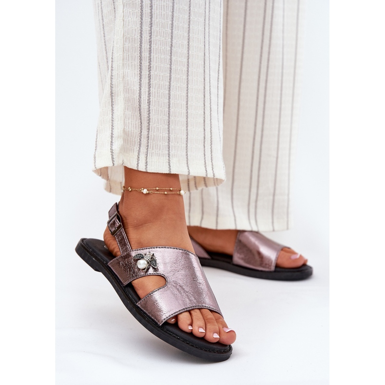 Sandale pentru femei plate cu un Vinceza decorativ 17378 Detaliu argintiu 2 Sandale pentru femei plate cu un Vinceza decorativ 17378 Detaliu argintiu 2