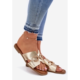 EVento FLIP -uri plate pentru femei cu un detaliu decorativ de aur 1 EVento FLIP -uri plate pentru femei cu un detaliu decorativ de aur 1