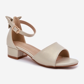 EVento Sandale lucioase din aur auriu de aur 2 EVento Sandale lucioase din aur auriu de aur 2