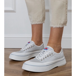 Adidași pentru femei gri pe platformă 1