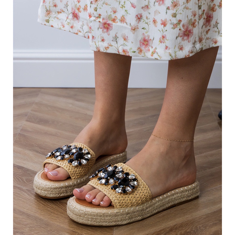 Espadrilles bej cu cristale negre 1