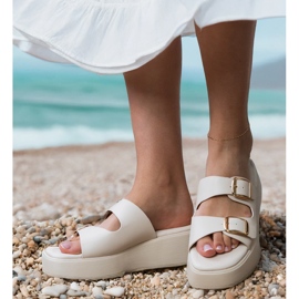 Flip -flops alb cu dungi 5
