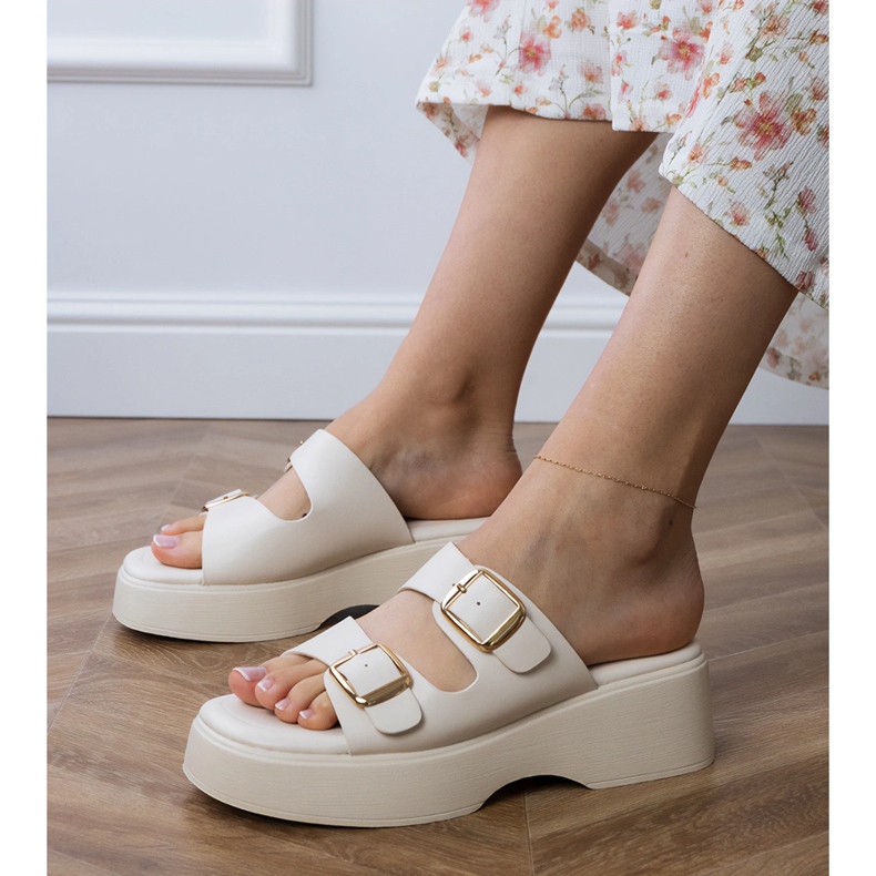 Flip -flops alb cu dungi 1