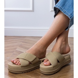 Flip -flip -flops cu dungi pe platformă maro 3