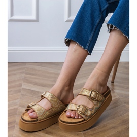 Flip -flops auriu cu cleme pe dungi de aur 2