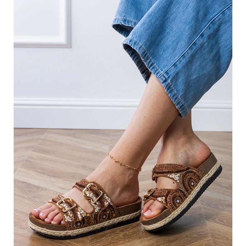 Flip -uri etnice maro cu cleme pe dungi 2