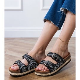 Flip -uri etnice negre cu cleme pe dungi negru 2