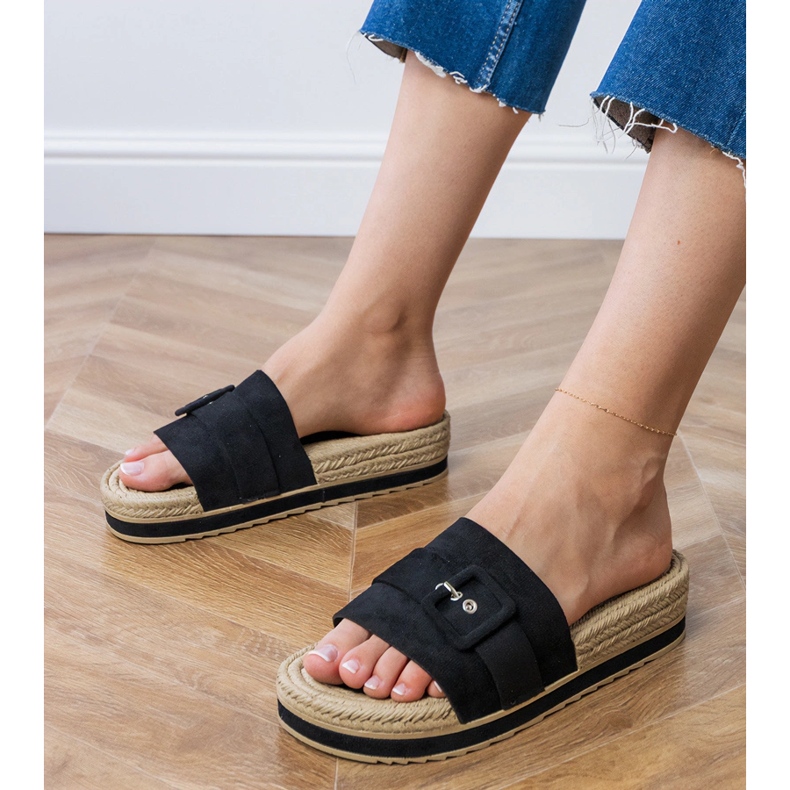Flip -flip -flops pe platformă cu o cataramă decorativă negru 1