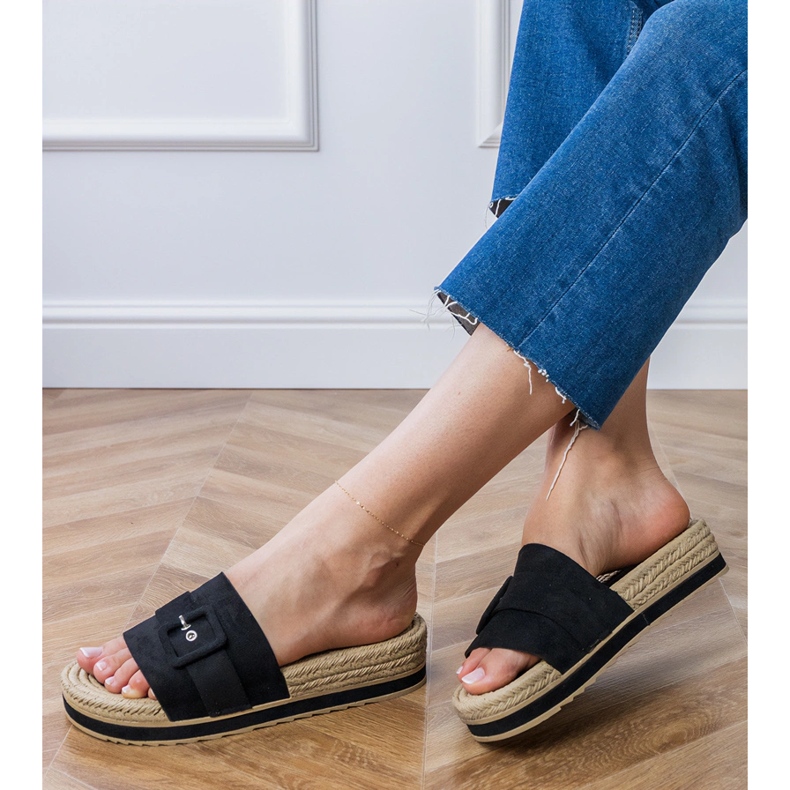 Flip -flip -flops pe platformă cu o cataramă decorativă negru 2