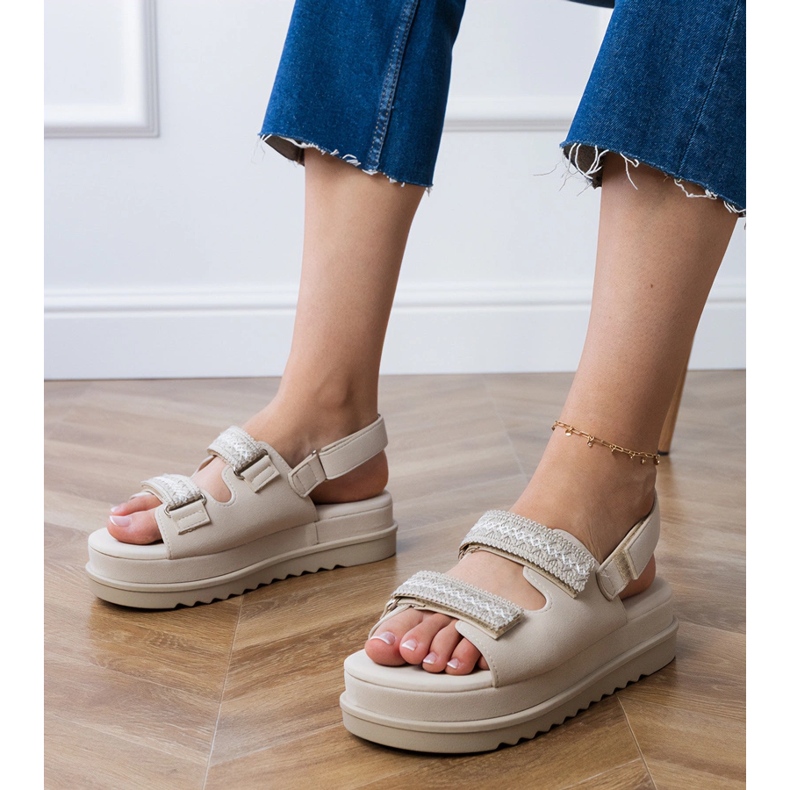 Sandale bej cu dungi brodate pe platformă 1