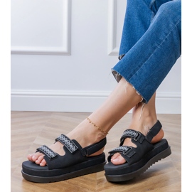 Sandale negre cu dungi brodate pe platformă negru 2