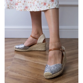 Sandale de brocart argintiu pe pană 1