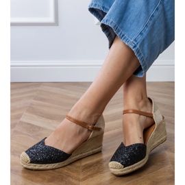 Sandale de brocart negru pe pană 2