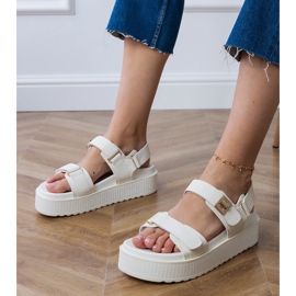 Sandale albe pe platformă cu curele pe velcro 1
