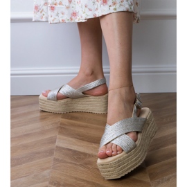 Sandale de argint espadrille pe o platformă cu dungi 4