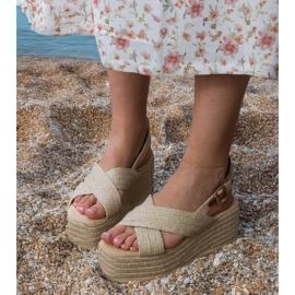 Sandale bej espadrilles pe o platformă cu dungi 5