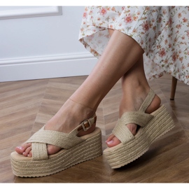 Sandale bej espadrilles pe o platformă cu dungi 2