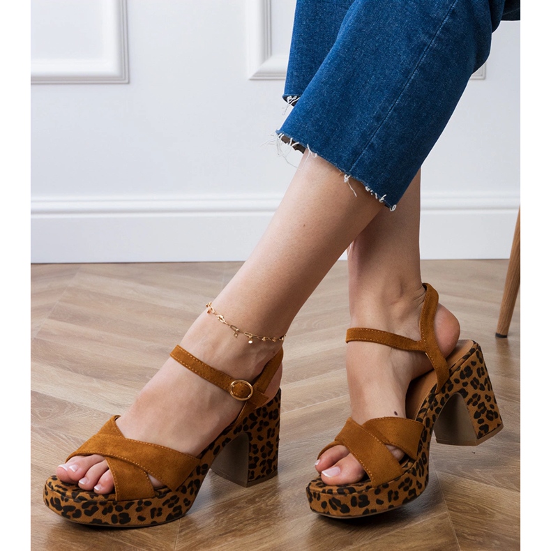 Sandale maro ecosam pe post 2