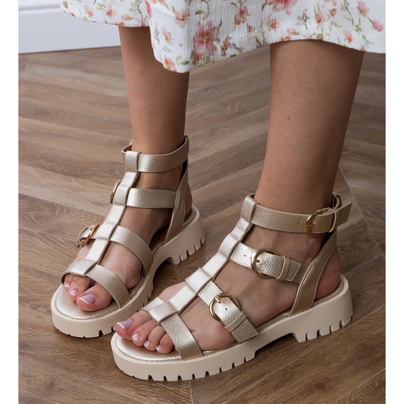 Sandale de aur gladiator fixat cu un cub 2