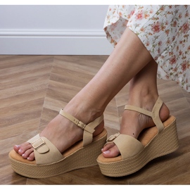 Sandale de femei maro cu o cataramă decorativă 2