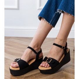 Sandale de femei negre cu o cataramă decorativă negru 2