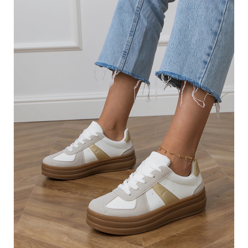 Tenisi albi de dama pe platforma 1