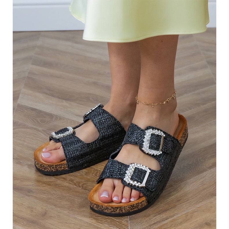 Flip -flops negru pe talpa de plută cu zirconi pe catarame 2