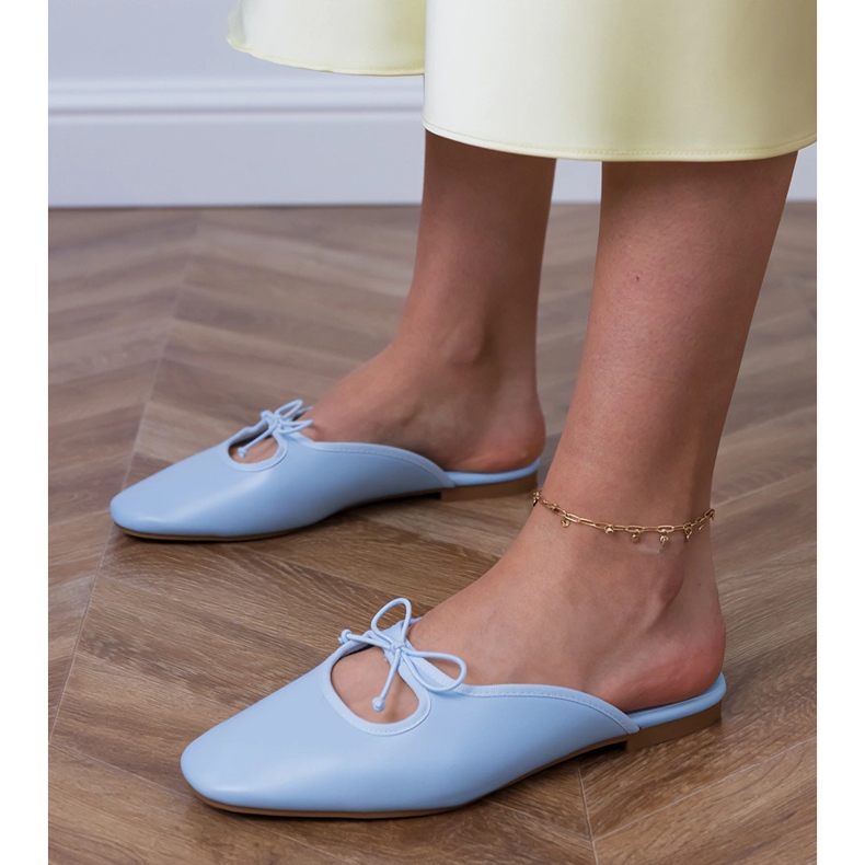 Flip -flop -uri albastre construite pe o talpă plană albastru 2