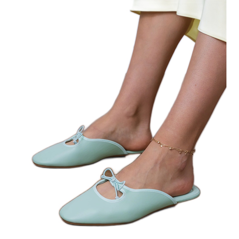 Flip -flop -uri verzi construite pe o talpă plată verde 1