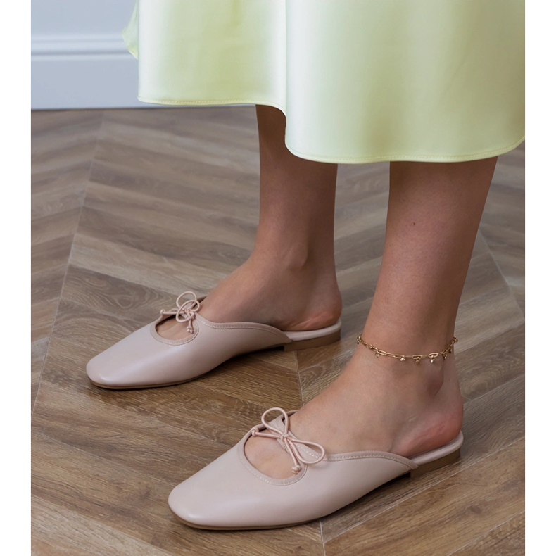 Flip -flop -uri bej construite pe o talpă plată 2