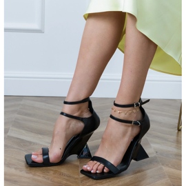 Sandale negre cu o curea pe o pană geometrică negru 2