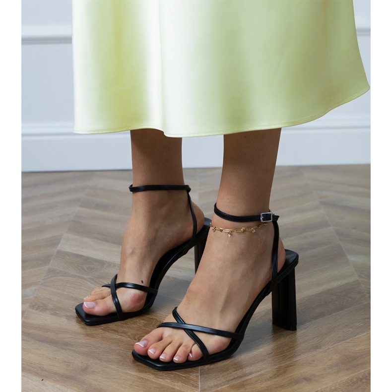 Sandale negre cu dungi fixate cu gleznă negru 2