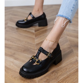 Pantofi negri pe o talpă groasă cu o decorare aurii negru 2 Pantofi negri pe o talpă groasă cu o decorare aurii negru 2