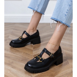 Pantofi negri pe o talpă groasă cu o decorare aurii negru 1 Pantofi negri pe o talpă groasă cu o decorare aurii negru 1
