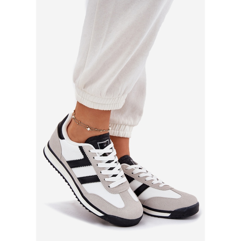 Adidași albi mici pentru femei 1