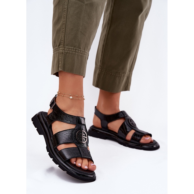 Sandale din piele pentru femei lăcuite cu detalii decorative Artiker 56C0691 Negru 2 Sandale din piele pentru femei lăcuite cu detalii decorative Artiker 56C0691 Negru 2