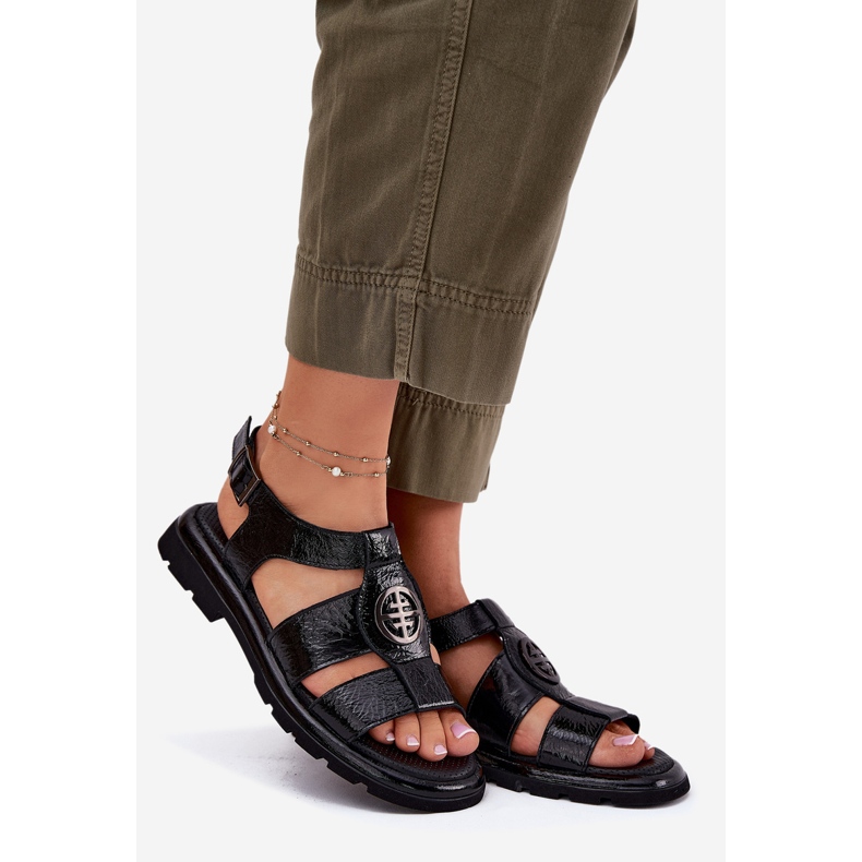 Sandale din piele pentru femei lăcuite cu detalii decorative Artiker 56C0691 Negru 1 Sandale din piele pentru femei lăcuite cu detalii decorative Artiker 56C0691 Negru 1