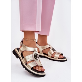 Sandale de piele pentru femei lăcuite cu un detaliu decorativ Artiker 56C0689 PLN de aur 2