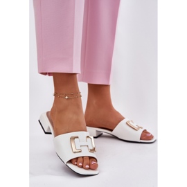 Vinceza Papuci pentru femei elegante pe un bloc cu un detaliu de aur Vincez 62229 White alb 2