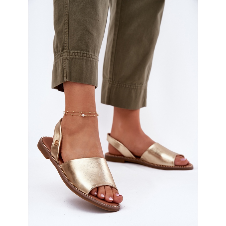 EVento Sandale pentru femei cu lac plat din piele ecologică auriu de aur 2 EVento Sandale pentru femei cu lac plat din piele ecologică auriu de aur 2